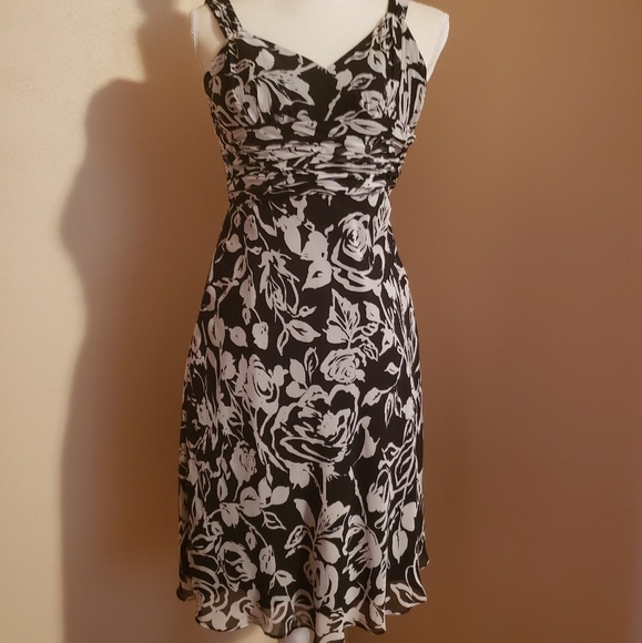 Ann Taylor Petite  SZ 00.  EUC.   So Adorable - Picture 2 of 5